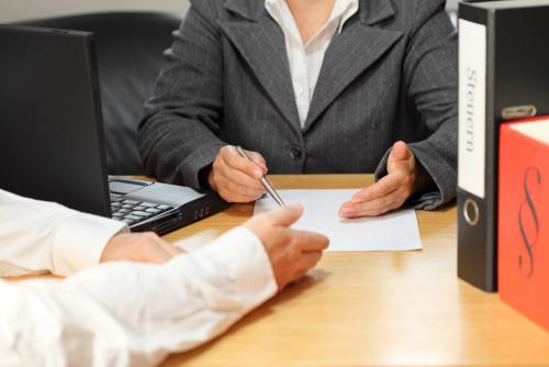 深圳討債律師電話咨詢婚姻破裂之后律師執行夫